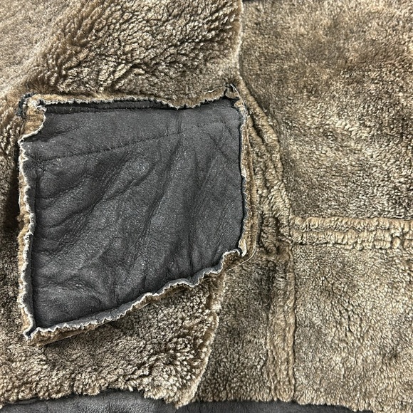 Hide Society genuine sheep skin women’s cropped bomber jacket. Women’s large. - Picture 7 of 8